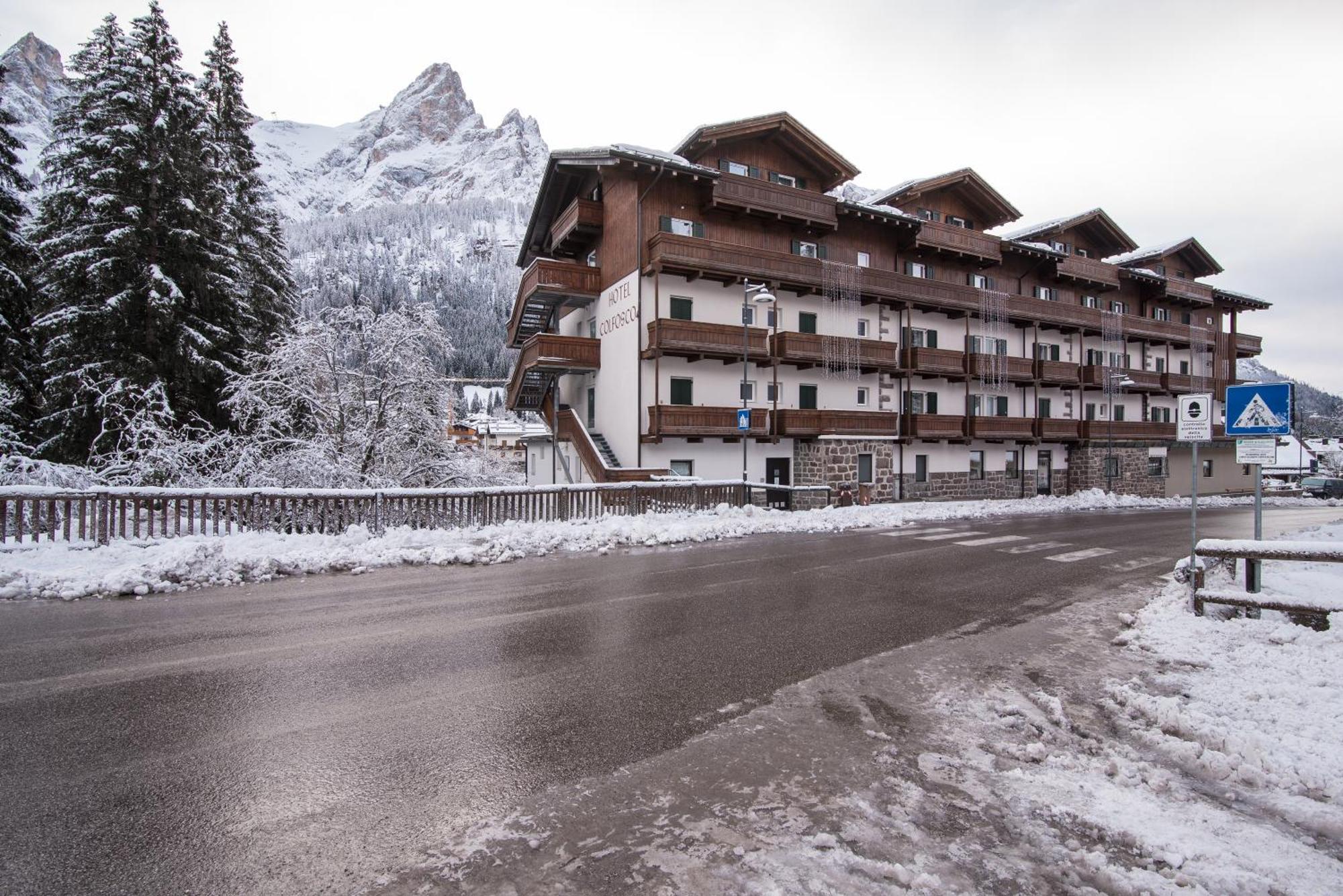 Hotel Colfosco San Martino Di Castrozza Bagian luar foto