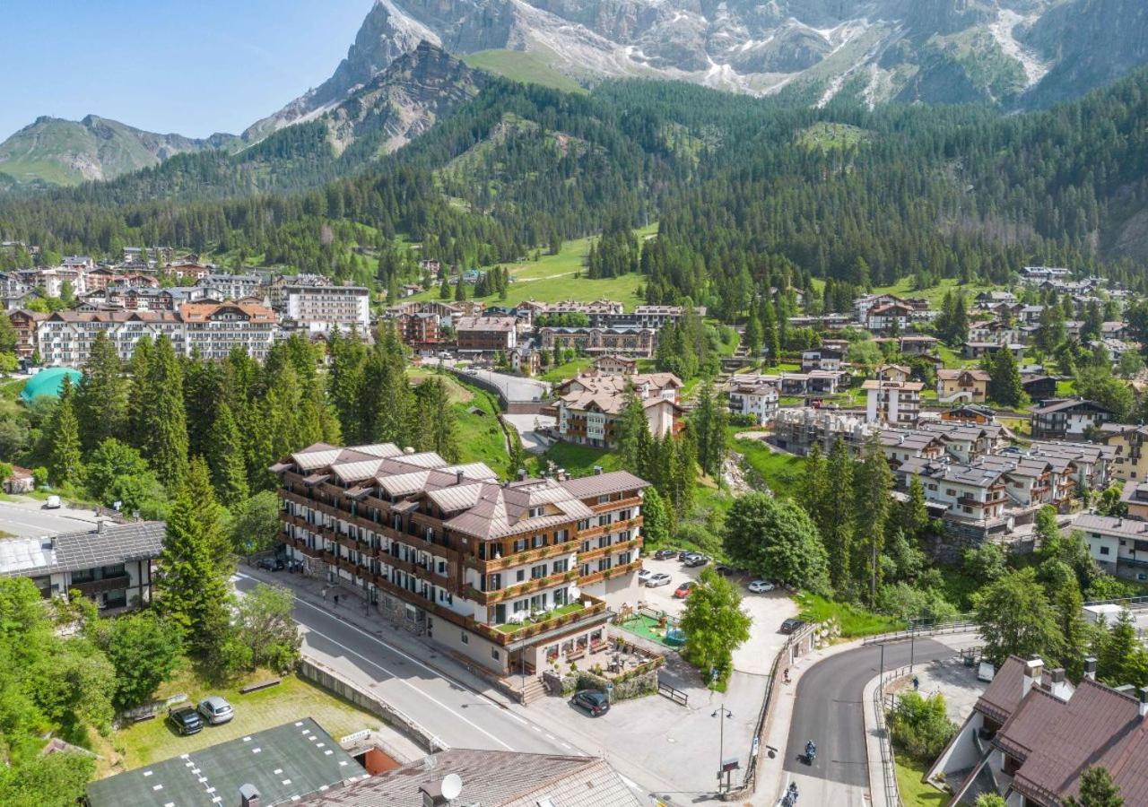 Hotel Colfosco San Martino Di Castrozza Bagian luar foto